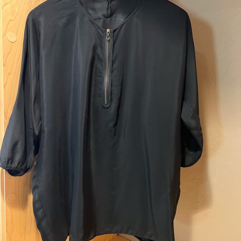 Vince, S, black, 100% silk, 3/4 sleeve, zip front pull over blouse